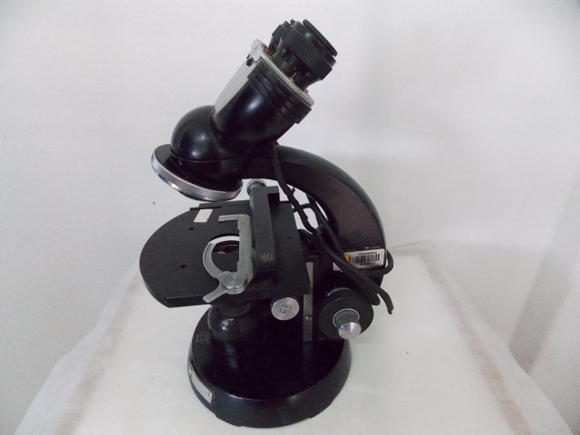 Microscópio Binocular Óptico